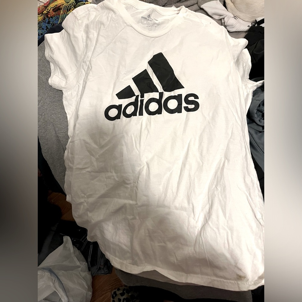 Medium men’s Adidas’s tshirt, gently used.